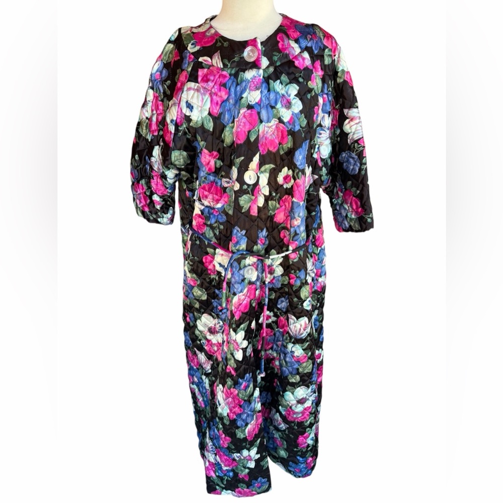 1980s Carol Brent Floral Quilted Front-Button Closure w/Waist‎ Tie Robe
